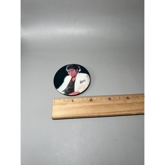 Vintage Michael Jackson Button Pin Thriller Era 3 Inch Music Collectible Memorab - Picture 3 of 3